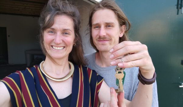 Levering van het achterhuis aan Gaby en Robin